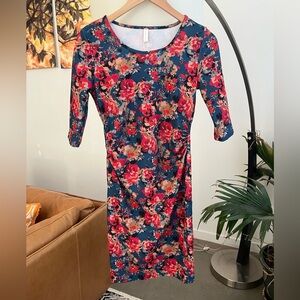 NWT PinkBlush Fitted Floral Print Maternity Dress